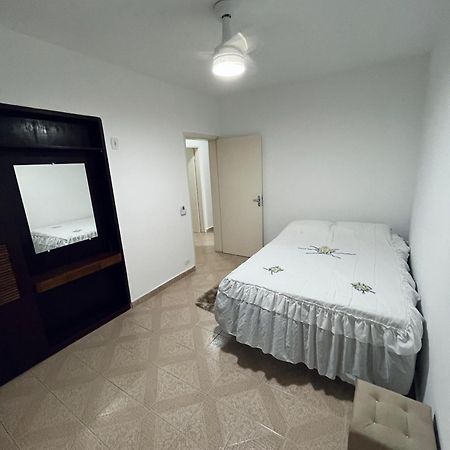 Apartamento Charmoso A 400Mts Da Praia Da Enseada Гуаружа Екстер'єр фото