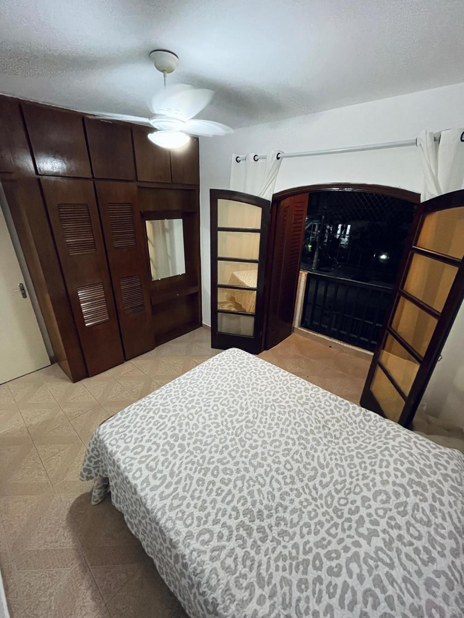 Apartamento Charmoso A 400Mts Da Praia Da Enseada Гуаружа Екстер'єр фото
