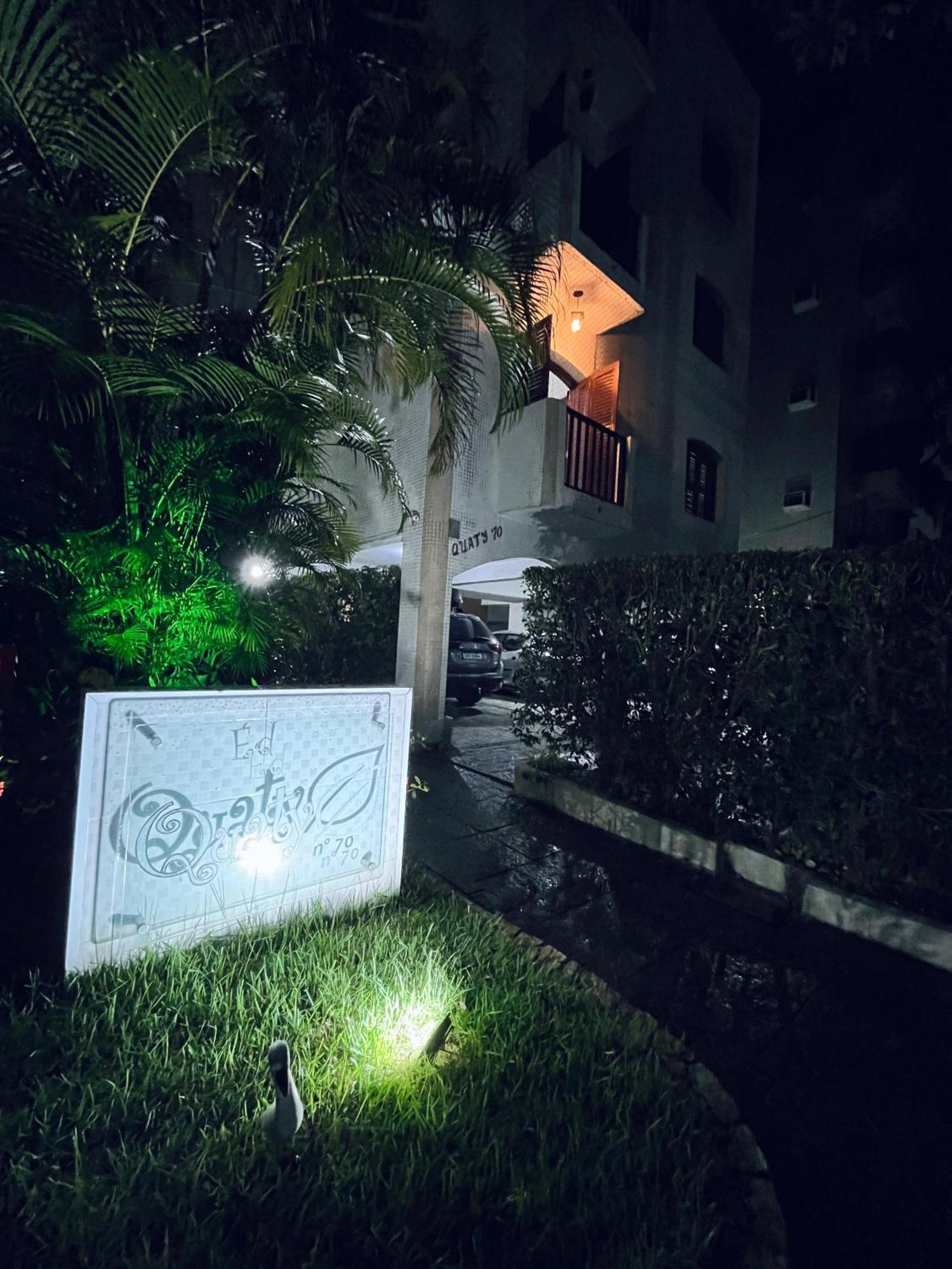 Apartamento Charmoso A 400Mts Da Praia Da Enseada Гуаружа Екстер'єр фото